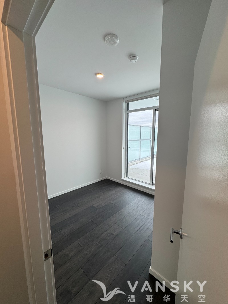 250308214125_interior 122fRoom2.jpg